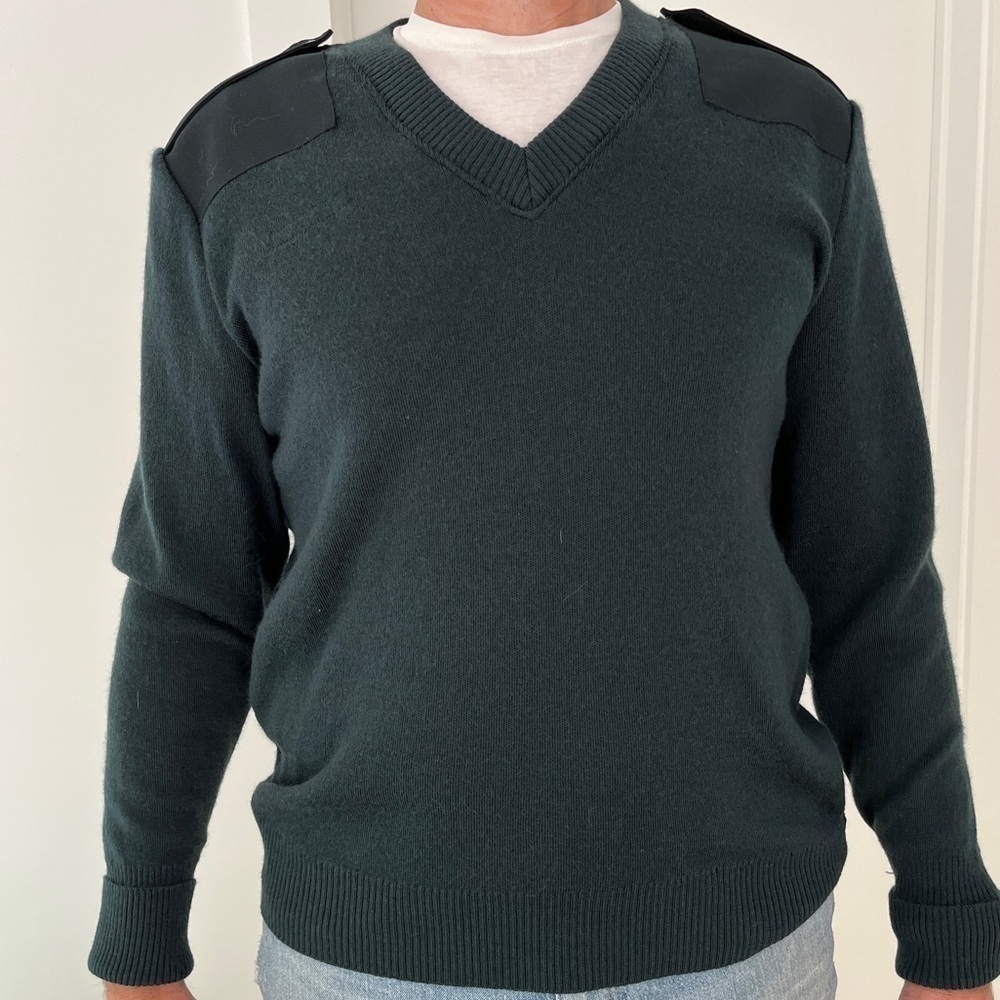 LOGISTIK Green Soft Wool V Neck Sweater Made Canada Military Outdoors 100% Wool